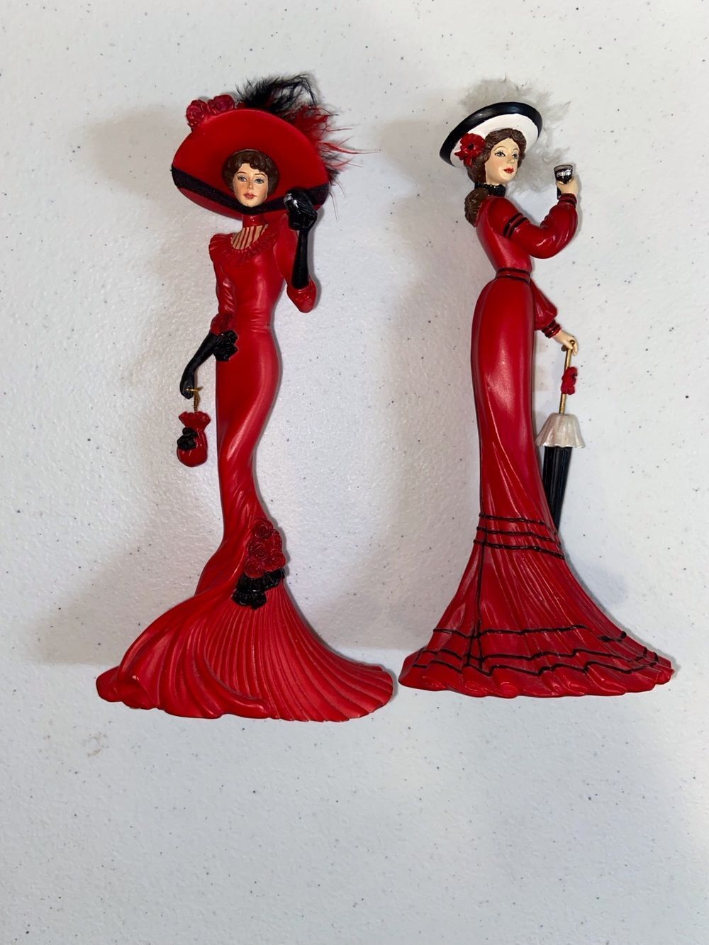 Elegant Red Lady Figurine Wall Decor - Classic Fashion Sculptures Coca-Cola